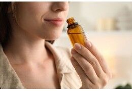 Huiles essentielles VS fleurs de Bach : que choisir ?